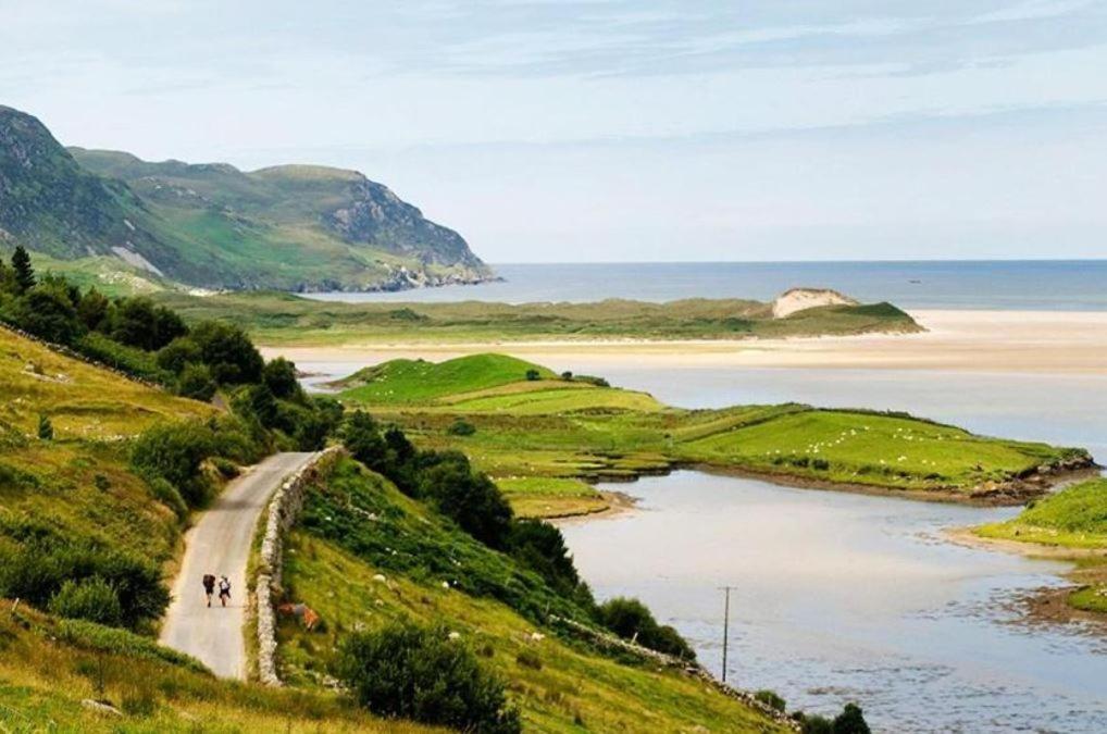 Апартаменты Dungloe Lakeside Lodging Экстерьер фото
