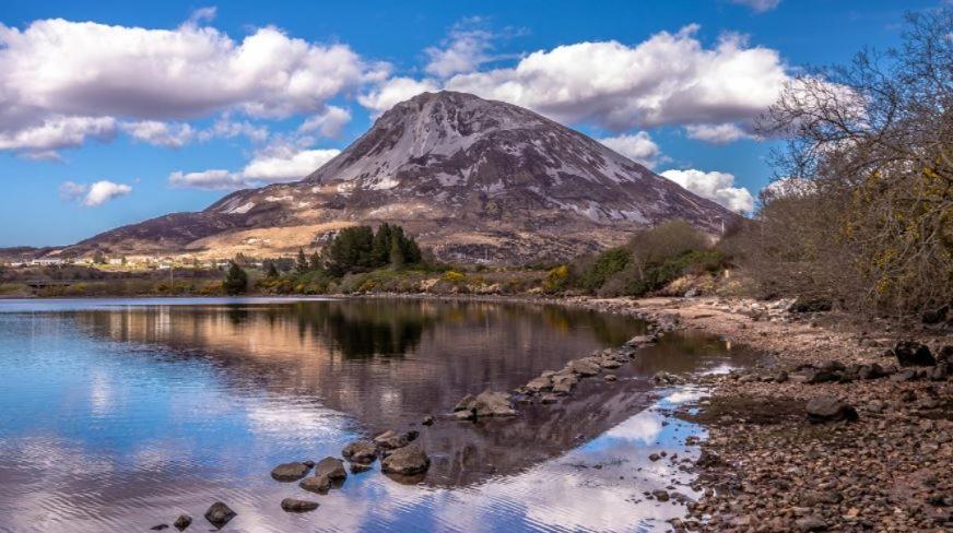 Апартаменты Dungloe Lakeside Lodging Экстерьер фото
